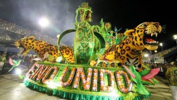 Reino Unido leva ‘Tic Tic Tac’ para a avenida e homenageia Zezinho Corrêa no Carnaval 2023