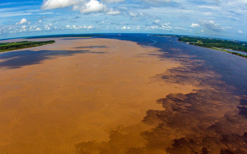 O Encontros das Águas dos rios Negro e Solimões, no Amazonas. Foto: Janailton Falcão/Amazonastur