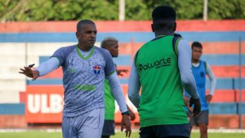 O técnico Lecheva em treino do Fast. Foto: Divulgação/Fast Club