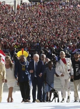 Brasileiros sobem rampa com Lula presidente - Foto  Foto Tânia Rego Agência Brasil
