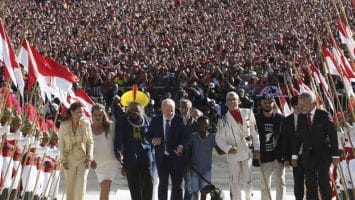 Brasileiros sobem rampa com Lula presidente - Foto  Foto Tânia Rego Agência Brasil