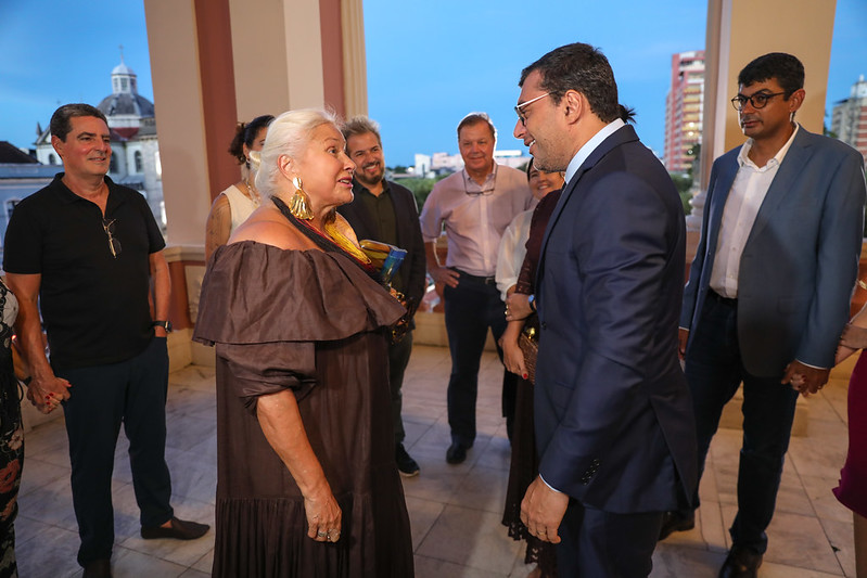 Cantora Fafá de Belém com o governador do Amazonas, Wilson Lima. Foto: Alex Pazuello/Secom