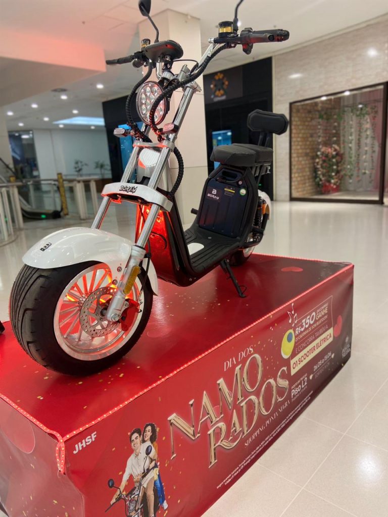 Moto elétrica será sorteada na campanha do Dia dos Namorados 2023 do Shopping Ponta Negra. Foto: Shopping Ponta/Negra