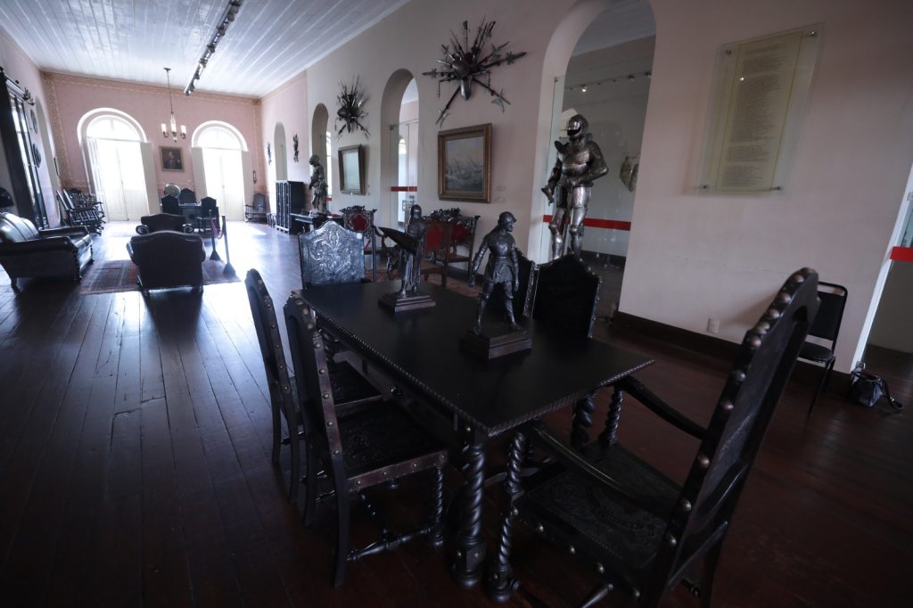 Museu Tiradentes da Polícia Militar conta com exposições de mobílias, armas e fardas. Foto: Divulgação/Secom