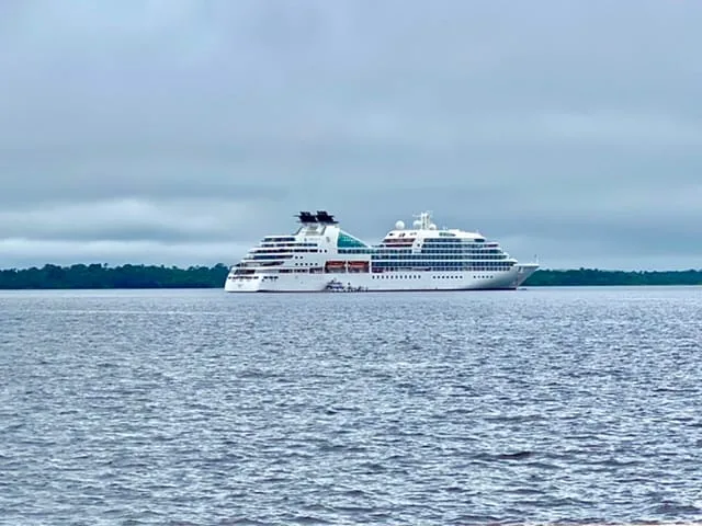 Navio Silver Shadow chega neste domingo, 14 de maio de 2023, com 700 pessoas, em Manaus. Foto: Divulgação/ Arquivo Semcom