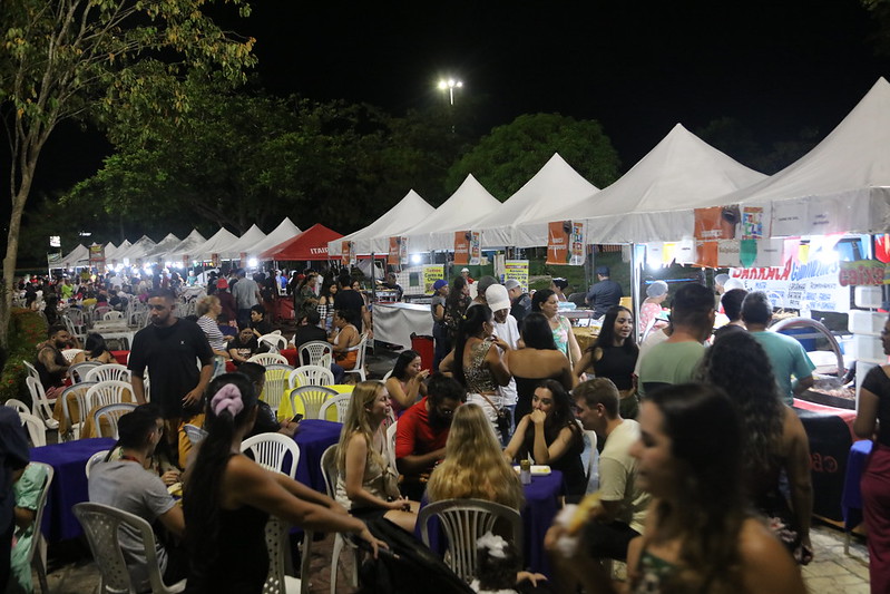 Evento conta com barracas de comidas típicas. Foto: Aguilar Abecassis/Semcom
