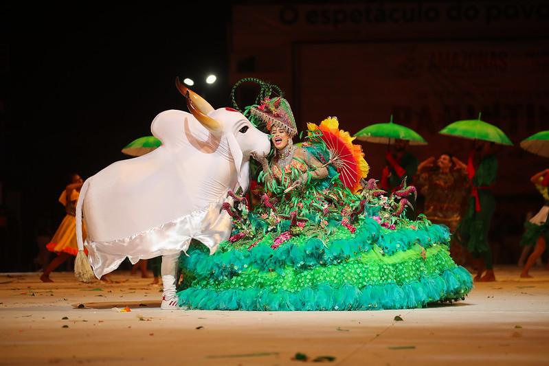 Apresentação do boi Garantido na primeira noite do 'Festival de Parintins 2023'. Foto: Lucas Silva/Secom