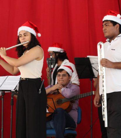 Escolas do Amazonas recebem apresentações do ‘Mundo Encantado do Natal’