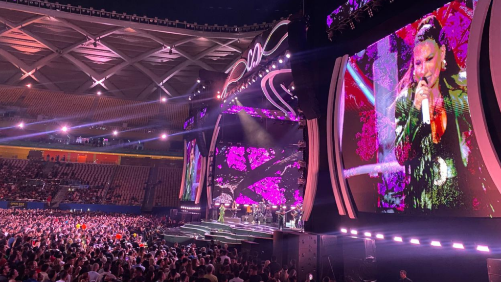 Arena da Amazônia recebe show de gravação de Simone Mendes