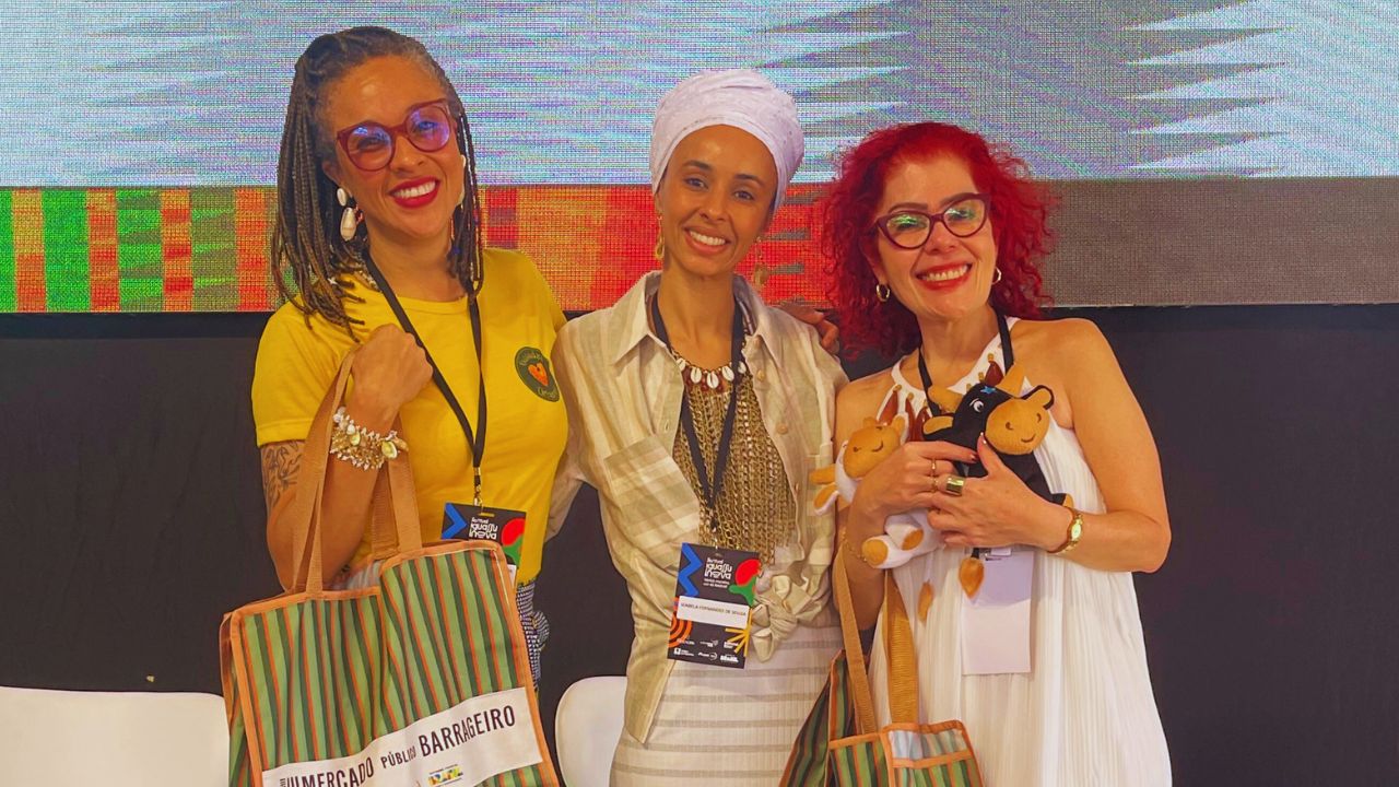 Durante o painel “Festas, Música e Cultura Popular: Como o Brasil pode transformar patrimônio imaterial em vantagem competitiva”, Edilene Mafra (Portal Edilene Mafra e Amazon Media And Checking), Izabela Fernandes Souza (Kaburé Maracatu) e Karol Duarte (Guiadas Urbanas) exaltaram a diversidade da cultura brasileira.