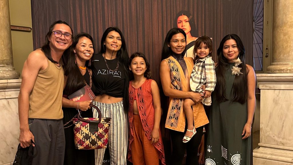 Zahy Tentehar recebe representantes de comunidades indígenas em estreia de Azira'i no Teatro Amazonas