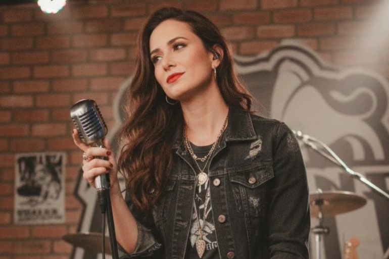 Samantha Carvalho celebra carreira na música