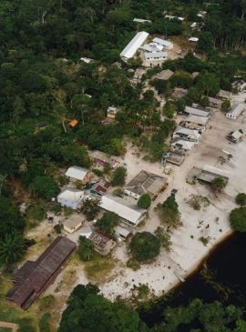 Drones e tecnologias de ponta auxiliam os jornalistas a alcançar e documentar as realidades das comunidades mais remotas da floresta. Foto: Reprodução / FAS