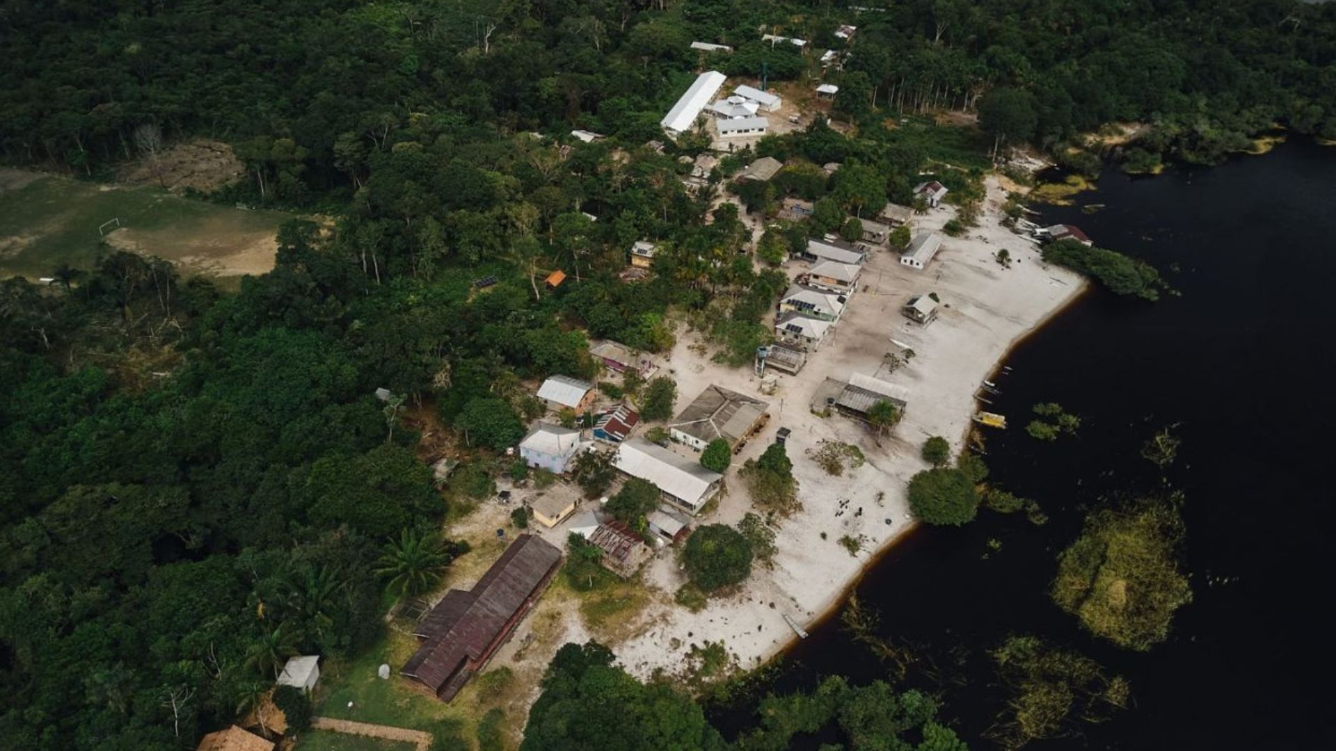 Drones e tecnologias de ponta auxiliam os jornalistas a alcançar e documentar as realidades das comunidades mais remotas da floresta. Foto: Reprodução / FAS