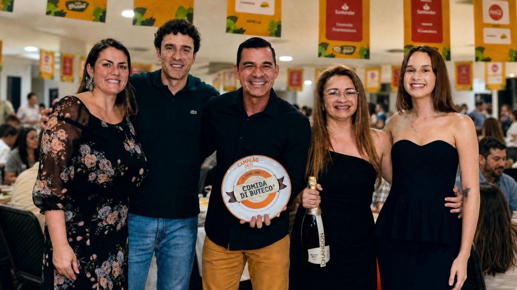 Participantes aparecem durante a cerimônia de premiação do Comida di Buteco 2026 em Manaus