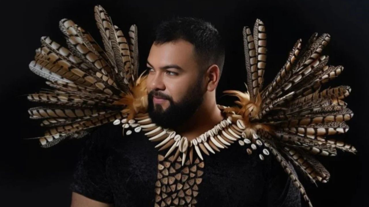 Estilista Eglisson Gomez assina moda autoral no Festival de Parintins 2026. Foto: Reprodução