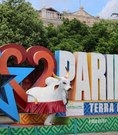 Letreiro de Parintins com Caprichoso e Garantido. Foto: Divulgação | Amazonastur